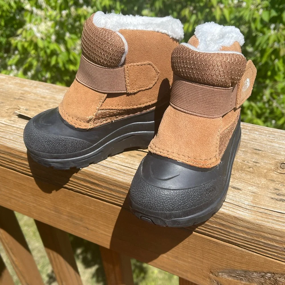 The North Face Tan and Black Rain & Snow Boots with Waterproof Shell - like new!